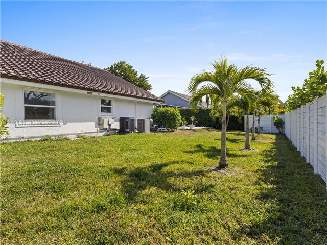 20550 NW 7th St, Pembroke Pines, FL 33029