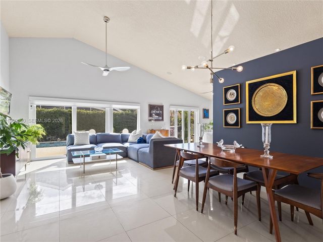 20550 NW 7th St, Pembroke Pines, FL 33029