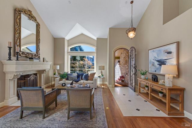 87 Del Oro Lagoon, Novato, CA 94949