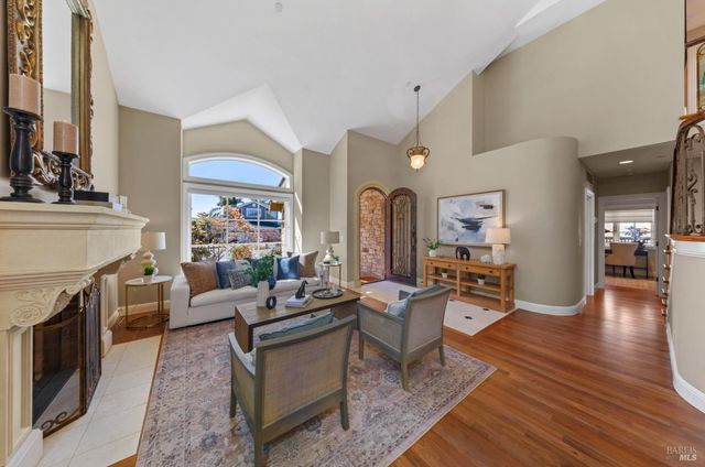 87 Del Oro Lagoon, Novato, CA 94949