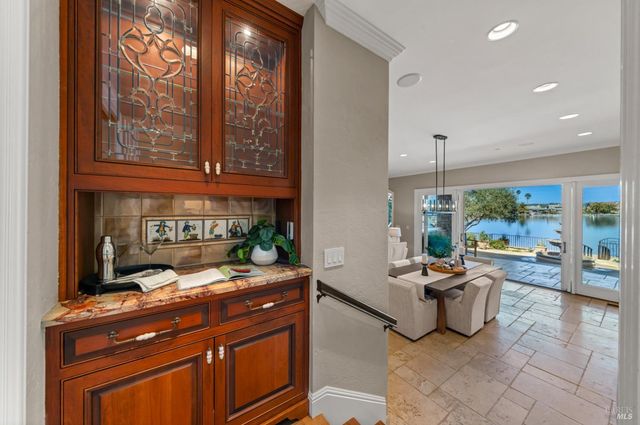 87 Del Oro Lagoon, Novato, CA 94949