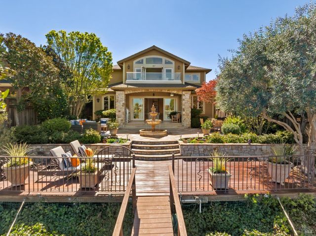 87 Del Oro Lagoon, Novato, CA 94949