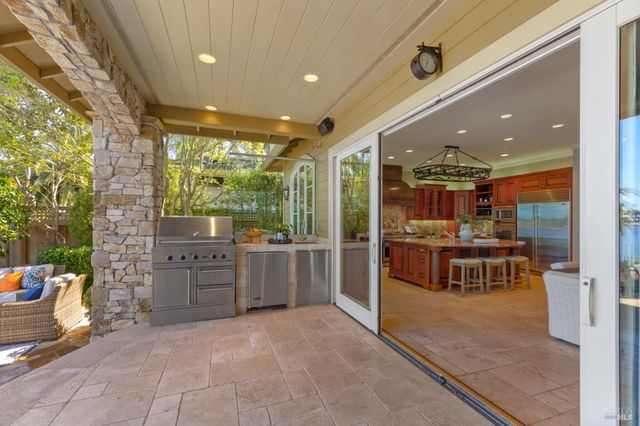 87 Del Oro Lagoon, Novato, CA 94949