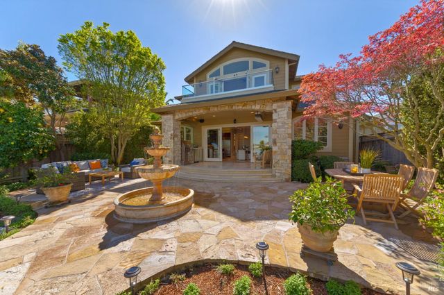 87 Del Oro Lagoon, Novato, CA 94949