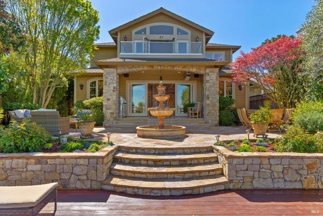 87 Del Oro Lagoon, Novato, CA 94949