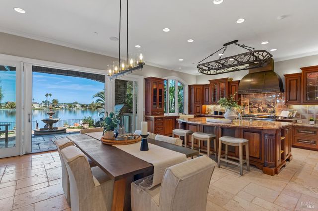 87 Del Oro Lagoon, Novato, CA 94949