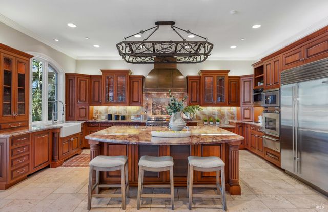 87 Del Oro Lagoon, Novato, CA 94949