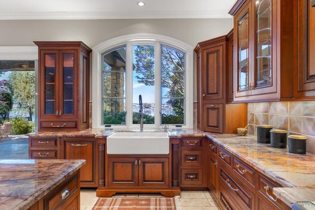 87 Del Oro Lagoon, Novato, CA 94949