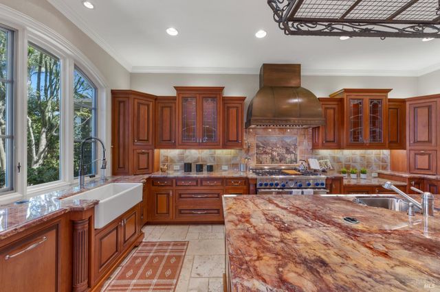 87 Del Oro Lagoon, Novato, CA 94949