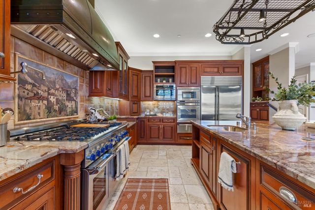 87 Del Oro Lagoon, Novato, CA 94949