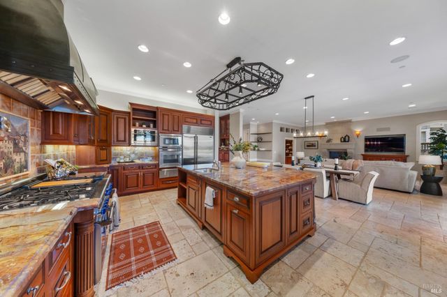 87 Del Oro Lagoon, Novato, CA 94949