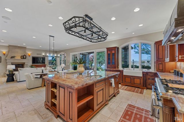 87 Del Oro Lagoon, Novato, CA 94949