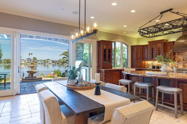 87 Del Oro Lagoon, Novato, CA 94949