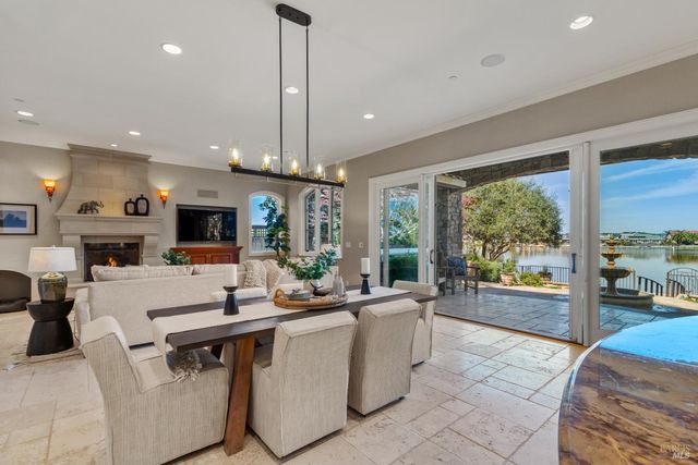 87 Del Oro Lagoon, Novato, CA 94949