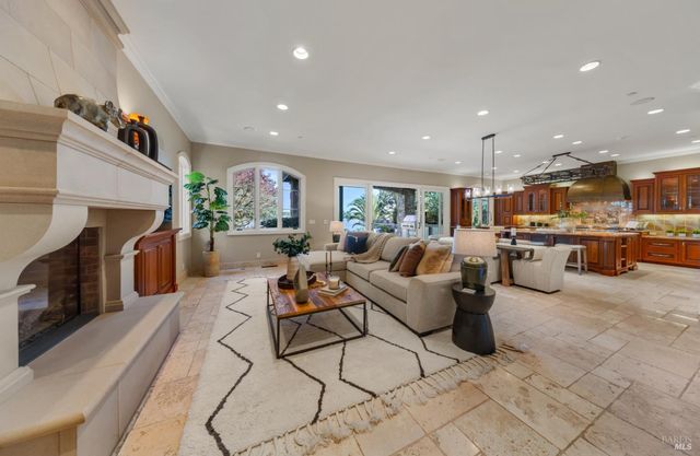 87 Del Oro Lagoon, Novato, CA 94949