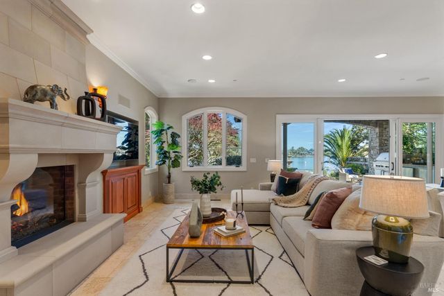 87 Del Oro Lagoon, Novato, CA 94949