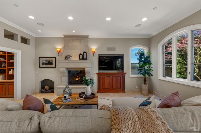 87 Del Oro Lagoon, Novato, CA 94949