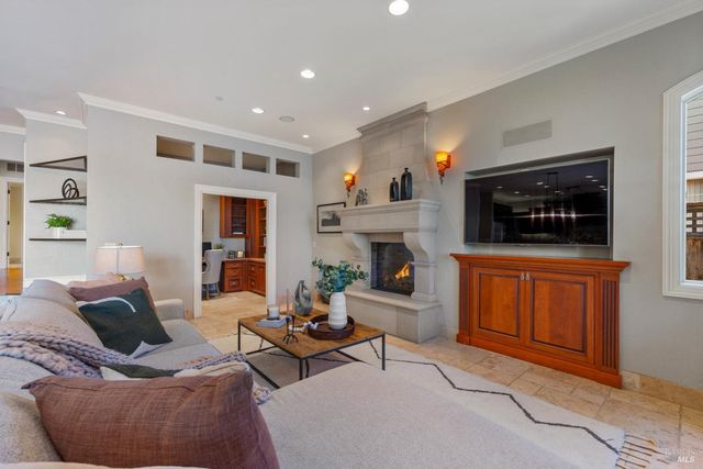 87 Del Oro Lagoon, Novato, CA 94949