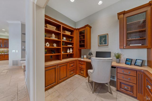 87 Del Oro Lagoon, Novato, CA 94949