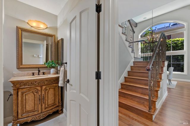 87 Del Oro Lagoon, Novato, CA 94949