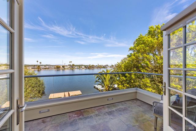 87 Del Oro Lagoon, Novato, CA 94949