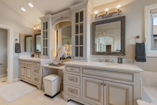 87 Del Oro Lagoon, Novato, CA 94949