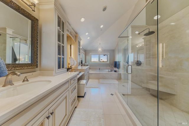 87 Del Oro Lagoon, Novato, CA 94949