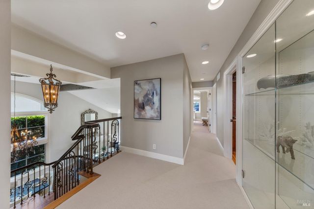 87 Del Oro Lagoon, Novato, CA 94949