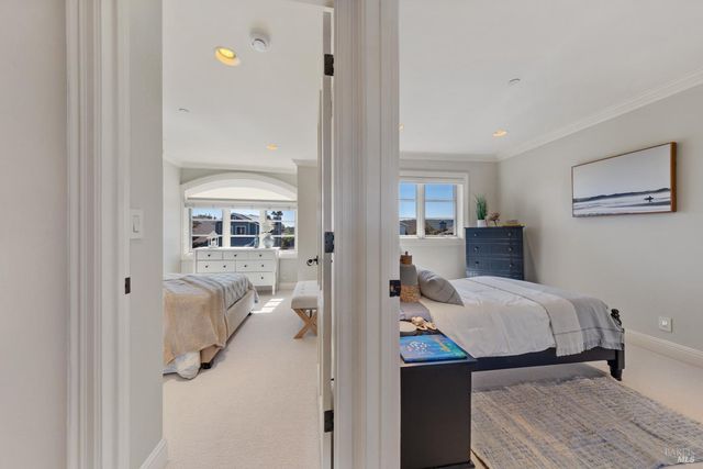 87 Del Oro Lagoon, Novato, CA 94949