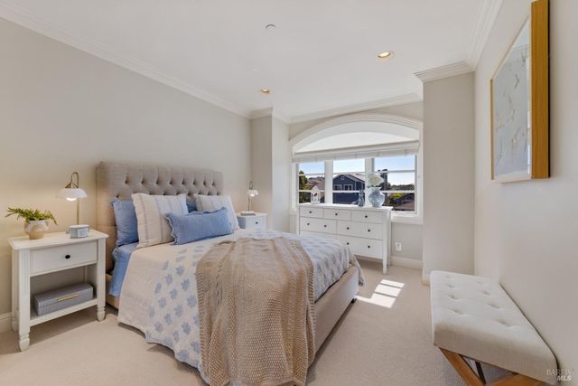 87 Del Oro Lagoon, Novato, CA 94949