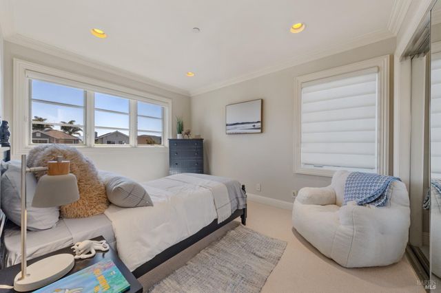 87 Del Oro Lagoon, Novato, CA 94949