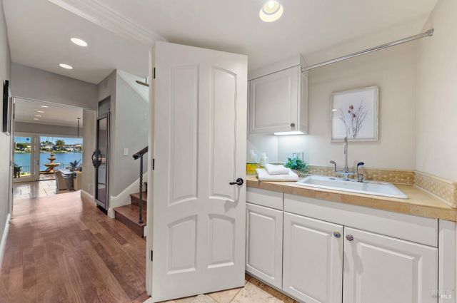 87 Del Oro Lagoon, Novato, CA 94949