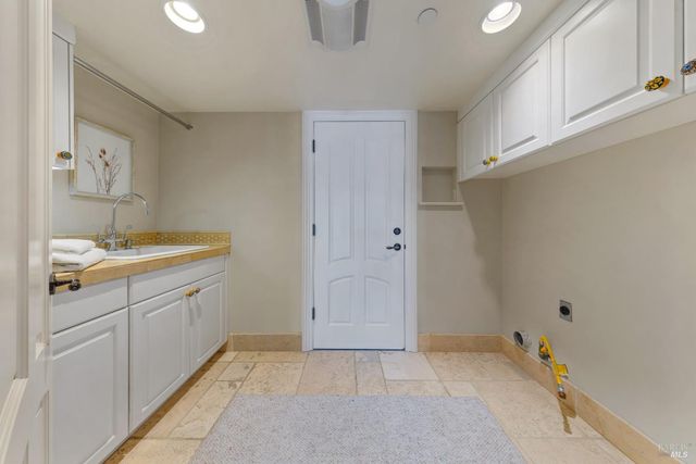 87 Del Oro Lagoon, Novato, CA 94949