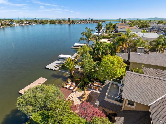 87 Del Oro Lagoon, Novato, CA 94949