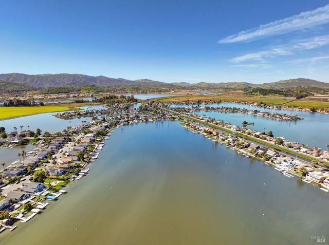 87 Del Oro Lagoon, Novato, CA 94949