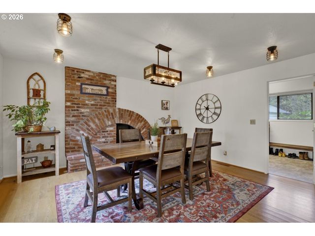 833 Rhododendron Dr, Florence, OR 97439