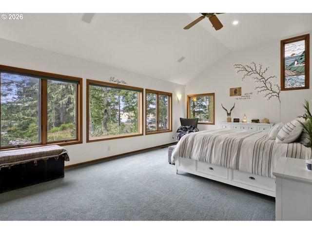 833 Rhododendron Dr, Florence, OR 97439