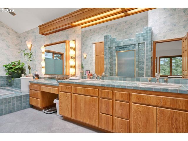 833 Rhododendron Dr, Florence, OR 97439