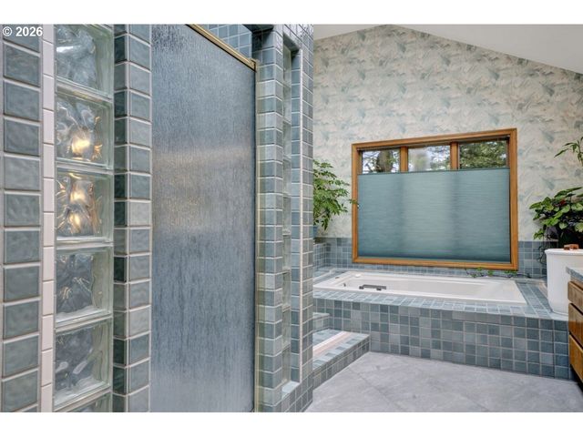 833 Rhododendron Dr, Florence, OR 97439