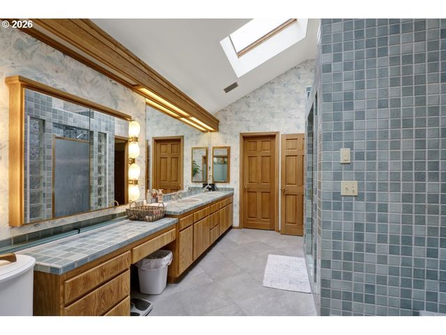 833 Rhododendron Dr, Florence, OR 97439