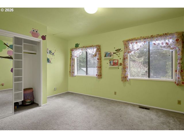 833 Rhododendron Dr, Florence, OR 97439