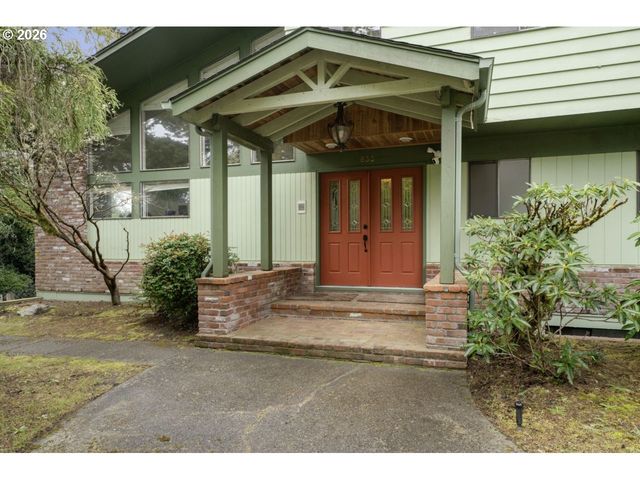 833 Rhododendron Dr, Florence, OR 97439