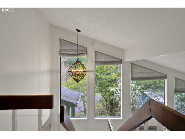 833 Rhododendron Dr, Florence, OR 97439