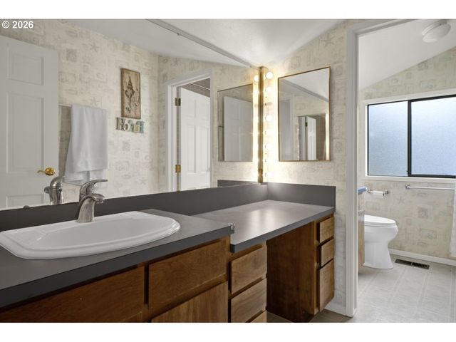 833 Rhododendron Dr, Florence, OR 97439