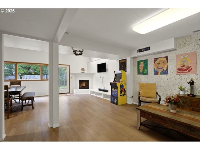 833 Rhododendron Dr, Florence, OR 97439