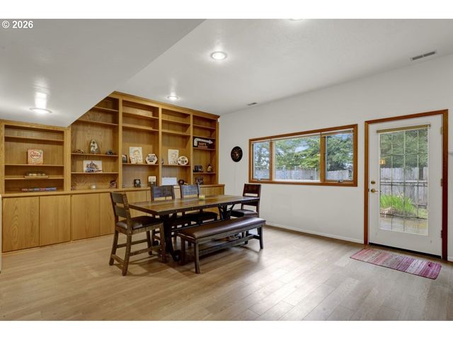 833 Rhododendron Dr, Florence, OR 97439