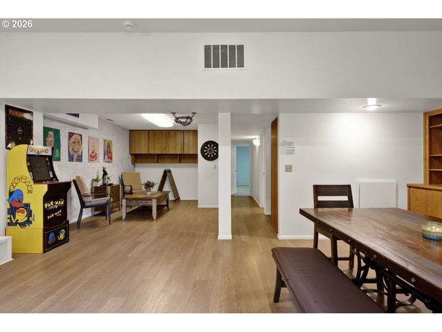 833 Rhododendron Dr, Florence, OR 97439