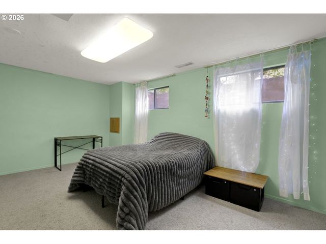 833 Rhododendron Dr, Florence, OR 97439