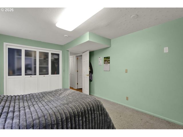 833 Rhododendron Dr, Florence, OR 97439