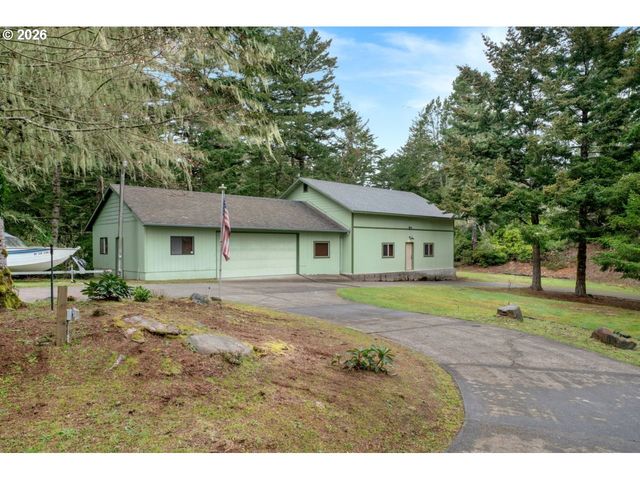833 Rhododendron Dr, Florence, OR 97439
